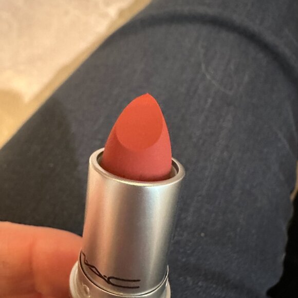 M.A.C. 'Stay Curious' Powder Kiss Lipstick-New No Box - Picture 1 of 4